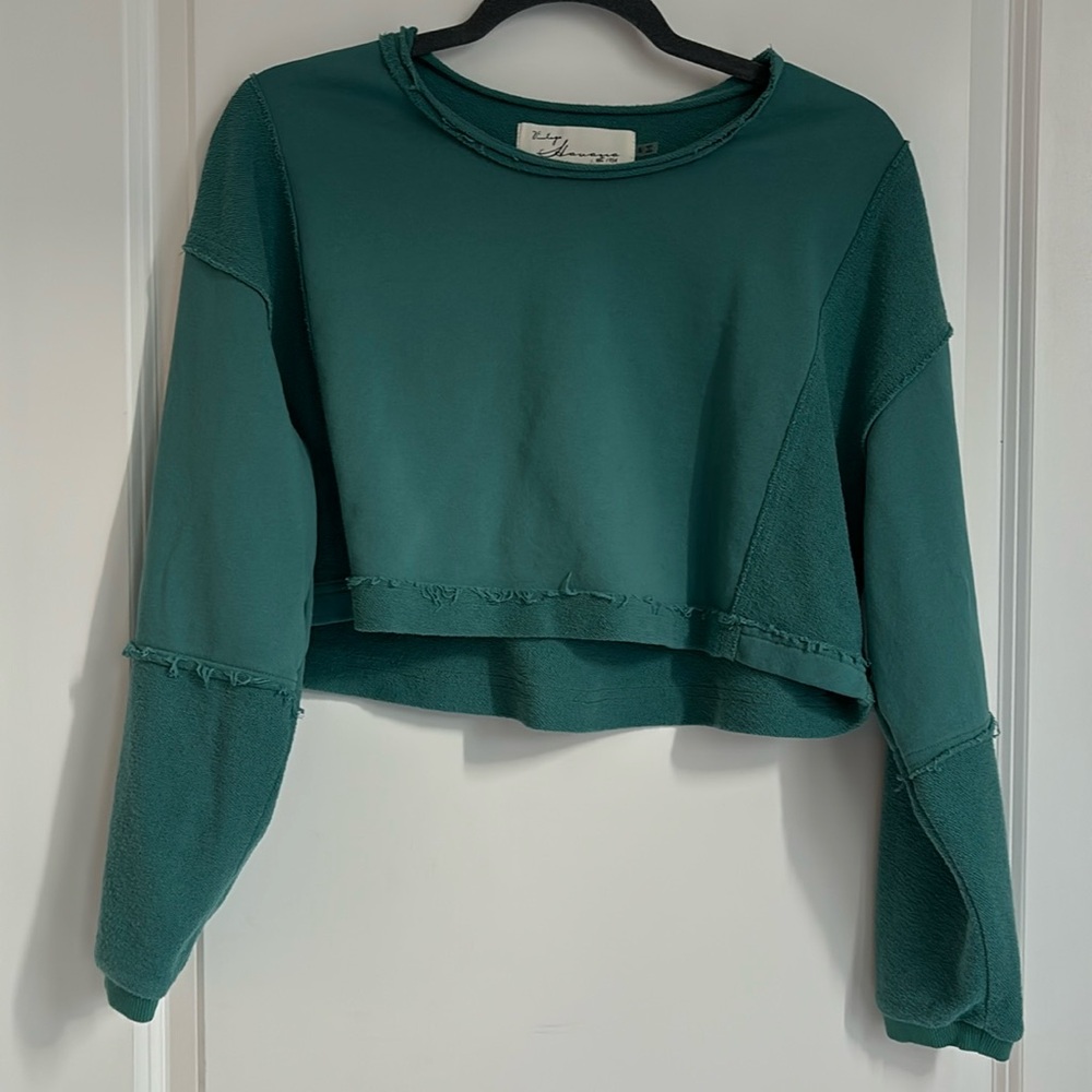 cropped pull over in green